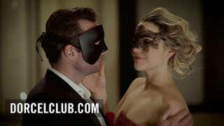 Sesso intenso durante un swinger partito